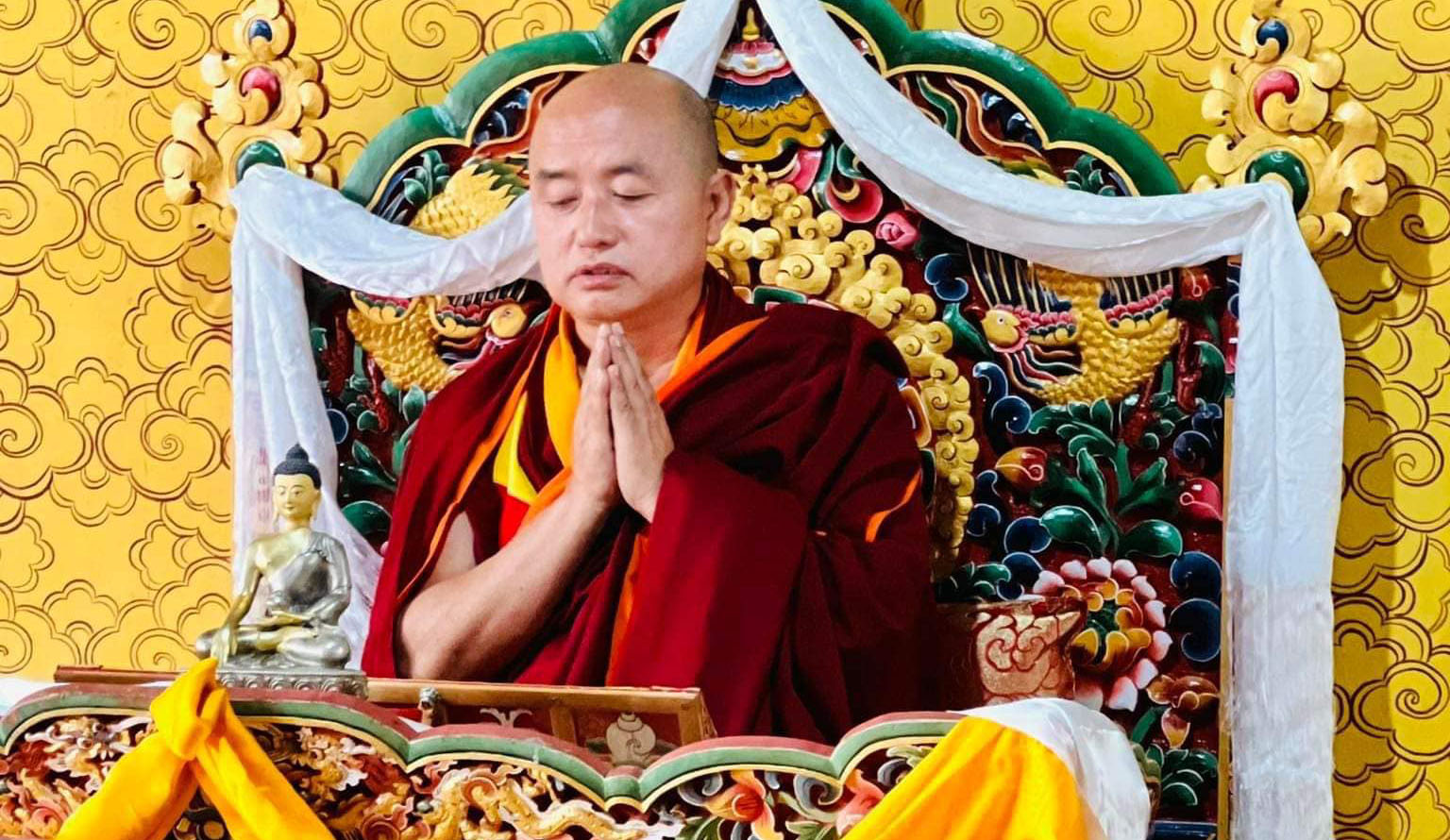 Tsugla Lopeun Rinpoche